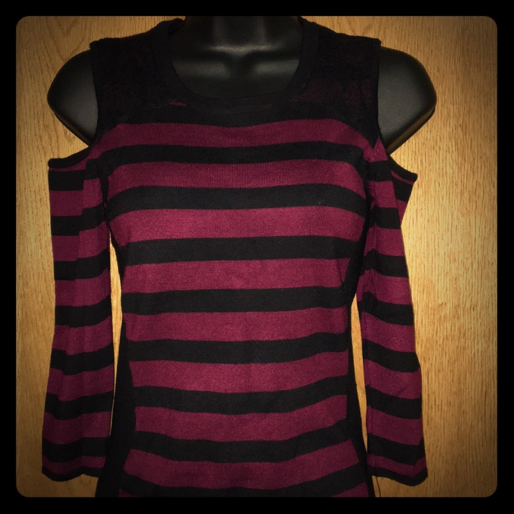 NWT BCBX cold shoulder top